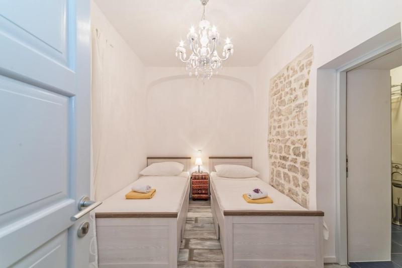 Lanterna Rooms&Apartment Zadar Buitenkant foto