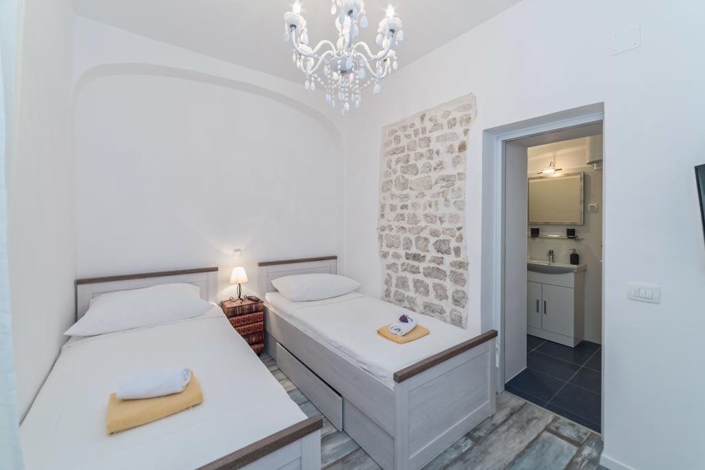 Lanterna Rooms&Apartment Zadar Buitenkant foto