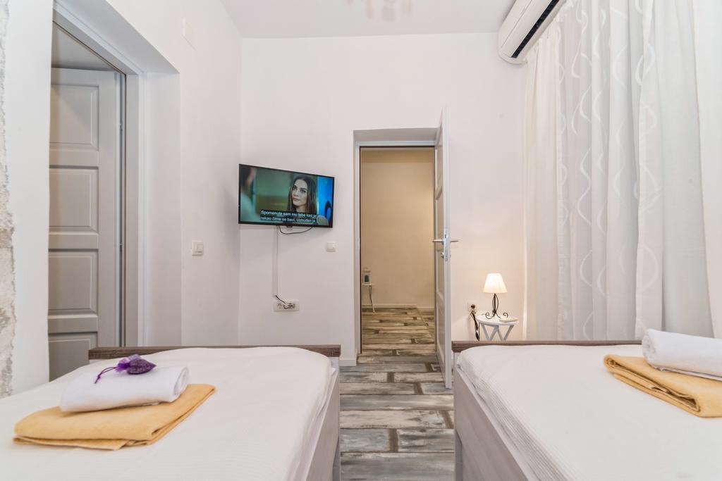 Lanterna Rooms&Apartment Zadar Kamer foto